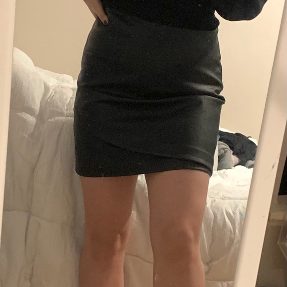 Club Monaco Faux Leather Skirt - Picture 4 of 4